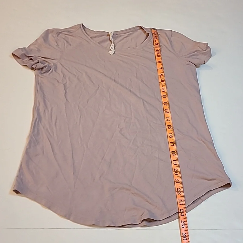 #288 Lululemon Tshirt Size 4 t1159